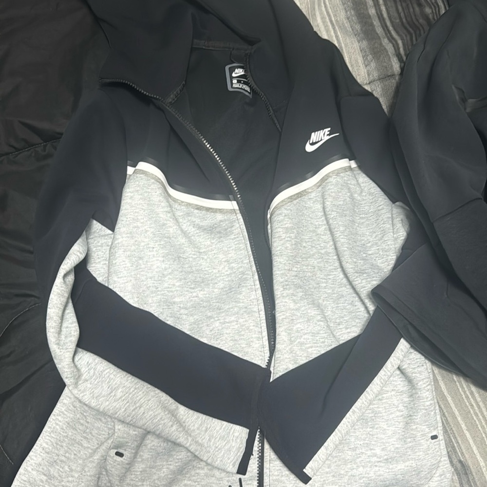 NIKE TECH FLEECE